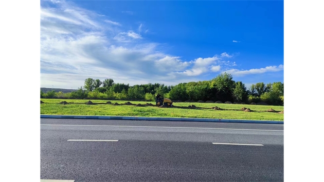 標(biāo)題：伊利現(xiàn)代智慧健康谷道路綠化建設(shè)項(xiàng)目
瀏覽次數(shù)：2692
發(fā)表時(shí)間：2023-11-07